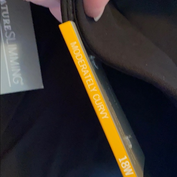 Black capris pants - Picture 3 of 5